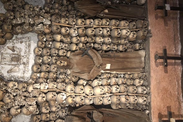Cripta de los Capuchinos y Santa María de la Victoria