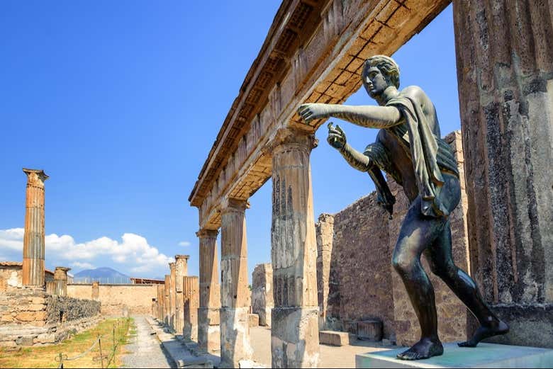 Detalle de una escultura en Pompeya