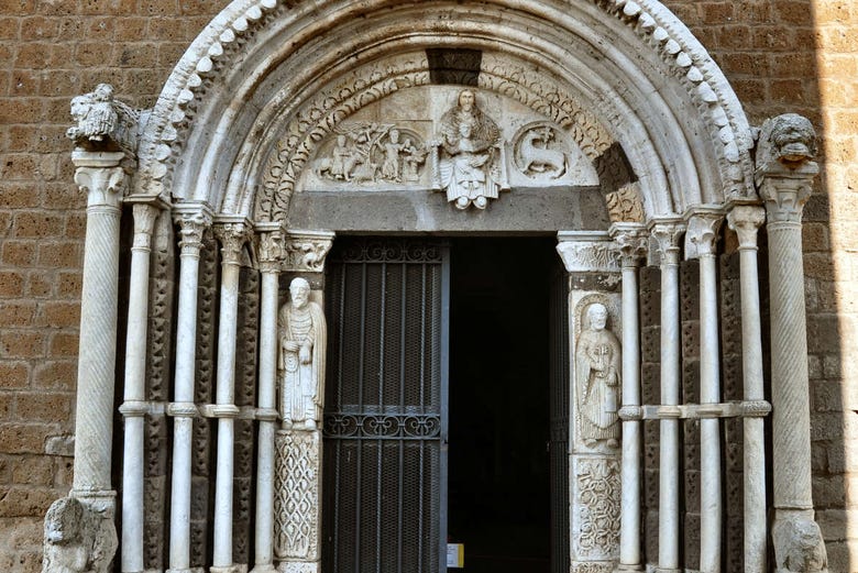 Pórtico de Santa Maria Maggiore, en Tuscania