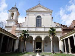 Fachada de la Basílica de San Clemente en Roma