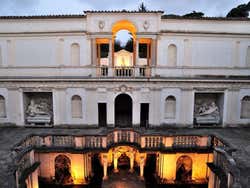 Interior y jardines de la Villa Giulia en Roma